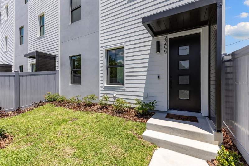 3 bedroom Townhouse at 2205 16th Street, Greenwood Townhomes, St Petersburg — photo 2