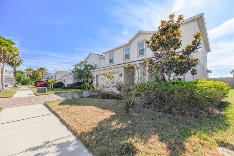3 bedroom Single Family Residence at 12349 Blue Pacific Drive, Lucaya Lake Club Ph 4B, Riverview — photo 3