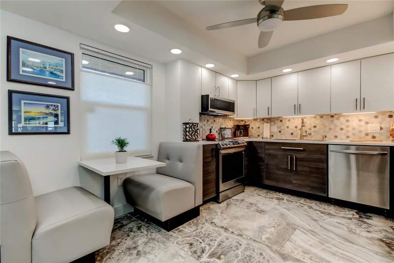 2 bedroom Condominium at 5200 Brittany Drive #204, Bayway Isles Point Brittany Four, St Petersburg — photo 4