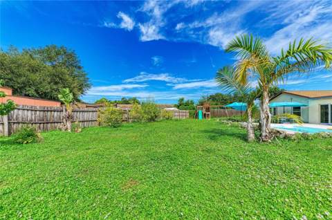 2219 Lockwood Meadows Circle, Sarasota FL - photo 12 of 42