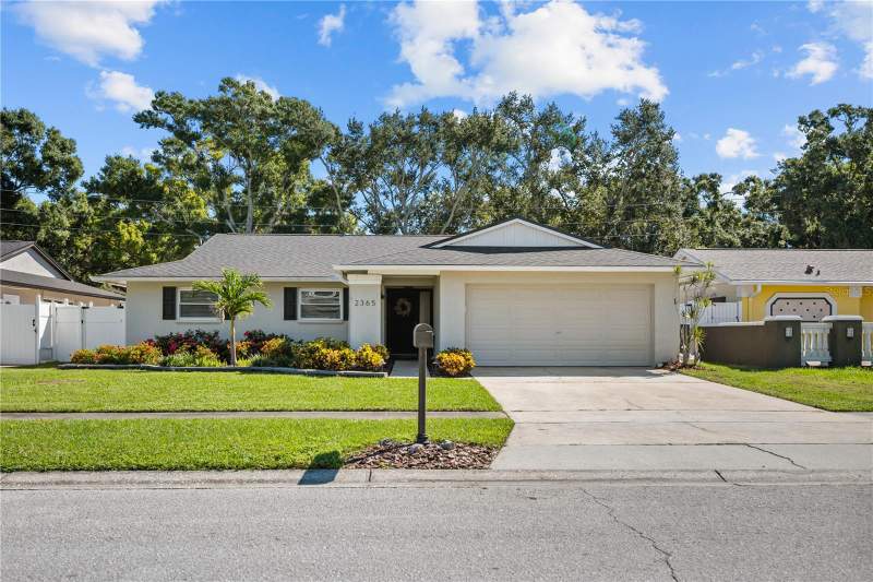 3 bedroom Single Family Residence at 2365 Moore Haven Drive, Woodgate Of Countryside, Clearwater — photo 2