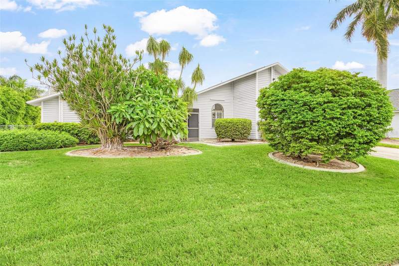 3 bedroom Single Family Residence at 4903 SW 11th Place, Cape Coral, Cape Coral — photo 2