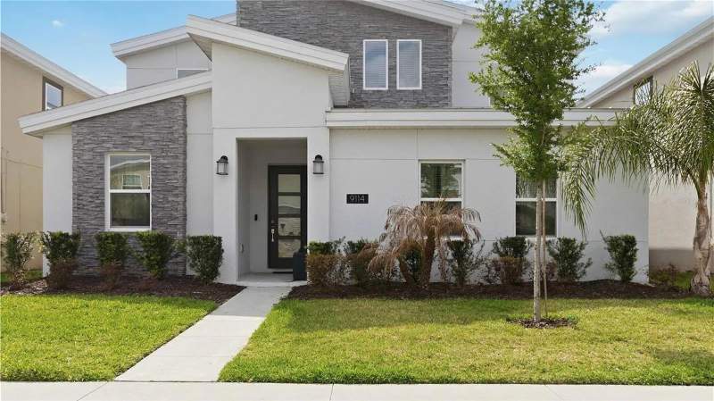 9114 SOMMERSET HILLS DRIVE home for sale in Stoneybrook South North