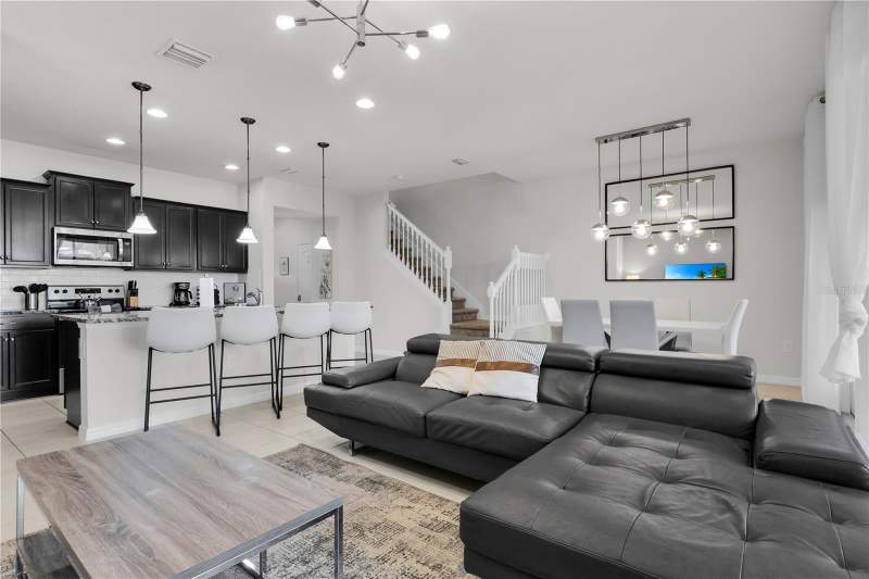 5 bedroom Townhouse at 8907 Sydney Avenue, Windsor At Westside Ph 3, Kissimmee — photo 3