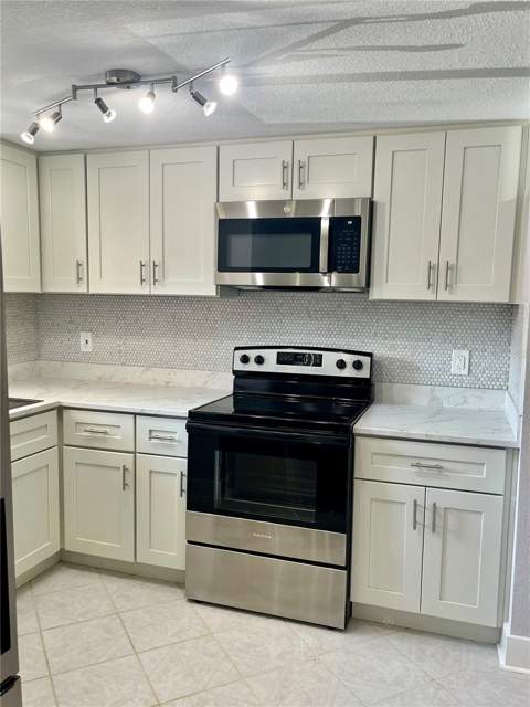 4550 Overlook Drive #156, St Petersburg FL - photo 6 of 29