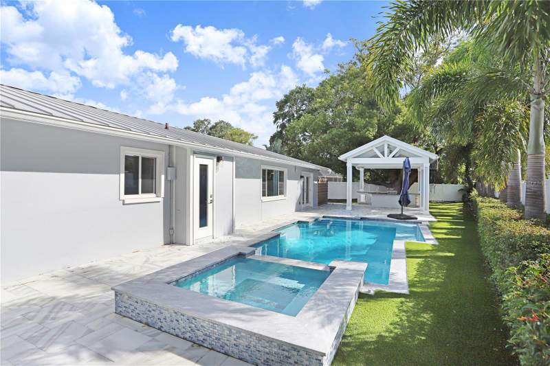 3 bedroom Single Family Residence at 8404 Blackstone Court, Bay Crest Park Unit 15, Tampa — photo 4