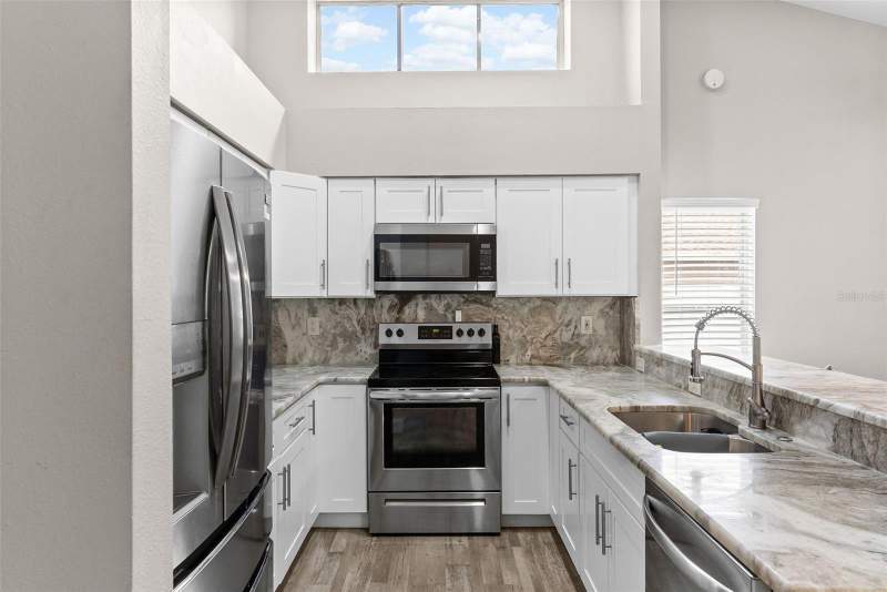 4 bedroom Single Family Residence at 12106 Shady Forest Drive, Riverglen Unit 1, Riverview — photo 5
