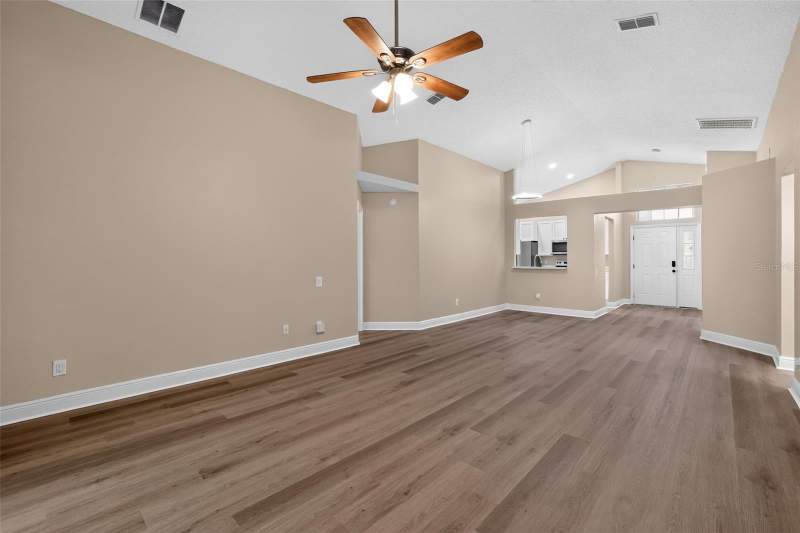 4 bedroom Single Family Residence at 12421 Early Run Lane, South Pointe Phase 1, Riverview — photo 4
