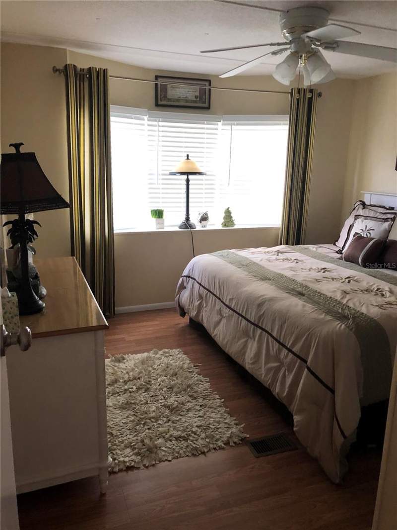 2 bedroom Mobile Home at 7545 First Circle Drive, High Point Mh Sub, Brooksville — photo 5
