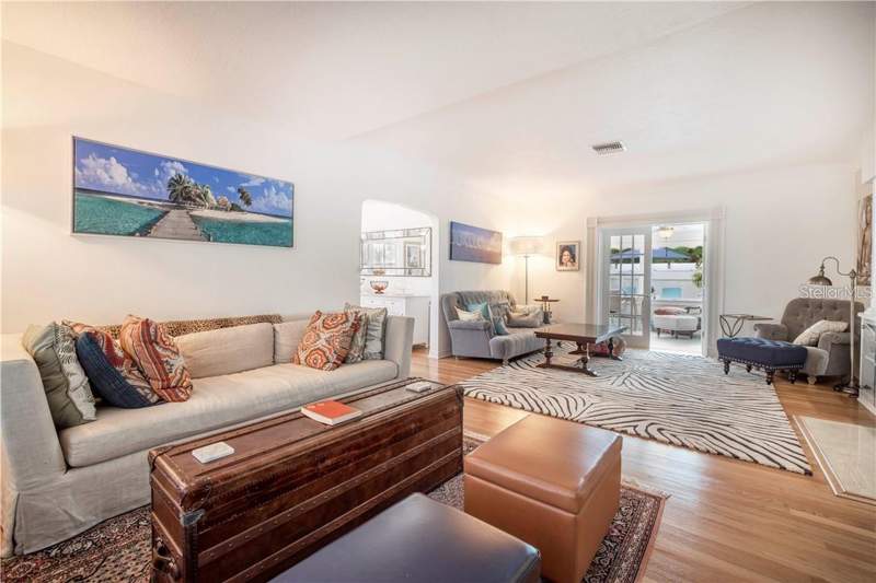 3 bedroom Single Family Residence at 2200 2nd Street, Futch-Wood-Knowlton Sub, St Petersburg — photo 5