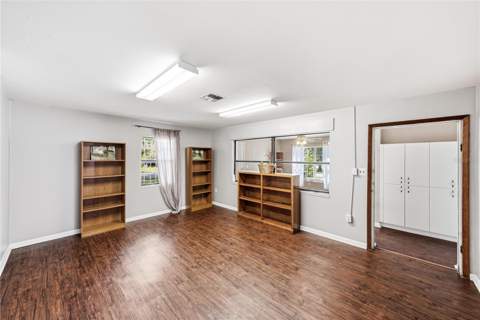 5207 10th Street, Zephyrhills FL - photo 13 of 44