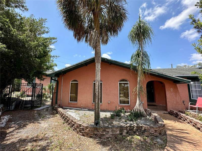 4 bedroom Single Family Residence at 300 BROADVIEW AVENUE, BARCLAY WOODS 1ST ADD, ALTAMONTE SPRINGS — photo 1