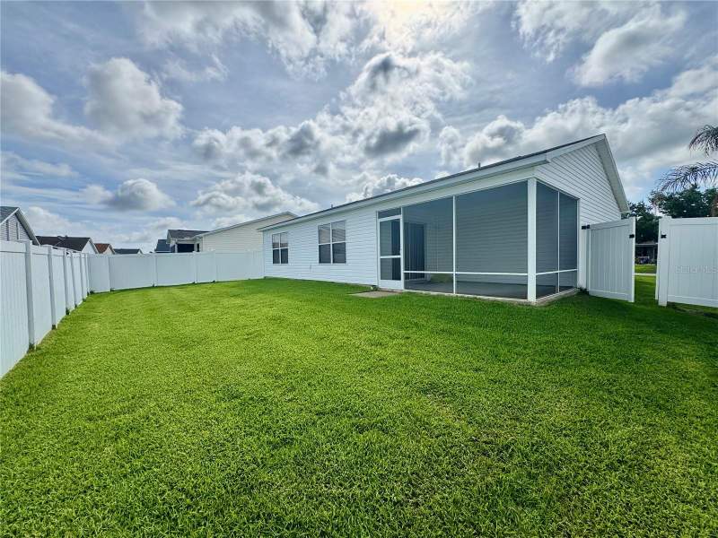2 bedroom Single Family Residence at 892 Nash Loop, Villages Of Sumter, The Villages — photo 2
