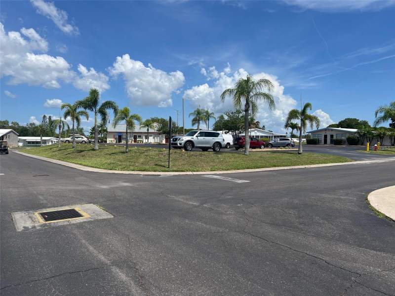 2 bedroom Manufactured Home at 12 Thatch Palm Street, Palm Hill Mobile Home Park Unrec, Largo — photo 4