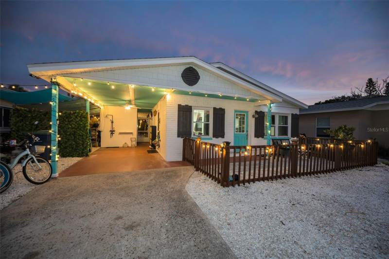 2 bedroom Single Family Residence at 305 15TH AVENUE, INDIAN BEACH RE-REVISED 1ST ADD, INDIAN ROCKS BEACH — photo 2