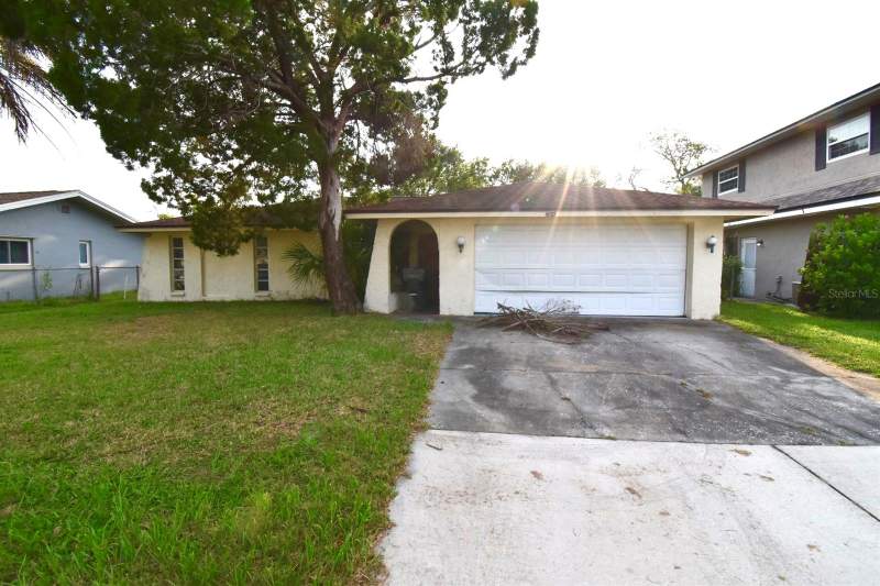 704 LEMONWOOD DRIVE home for sale in Harbor Palms
