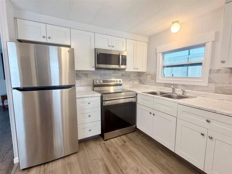 2 bedroom Manufactured Home at 2191 Ca D Oro Drive #38, Venetian Estates, Sarasota — photo 4