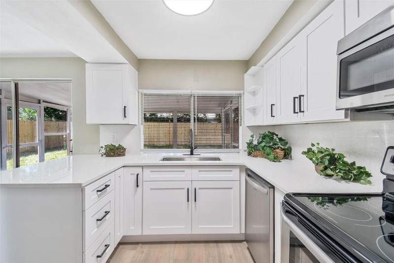 2 bedroom Single Family Residence at 3317 Bainbridge Drive, Beacon Square, Holiday — photo 4