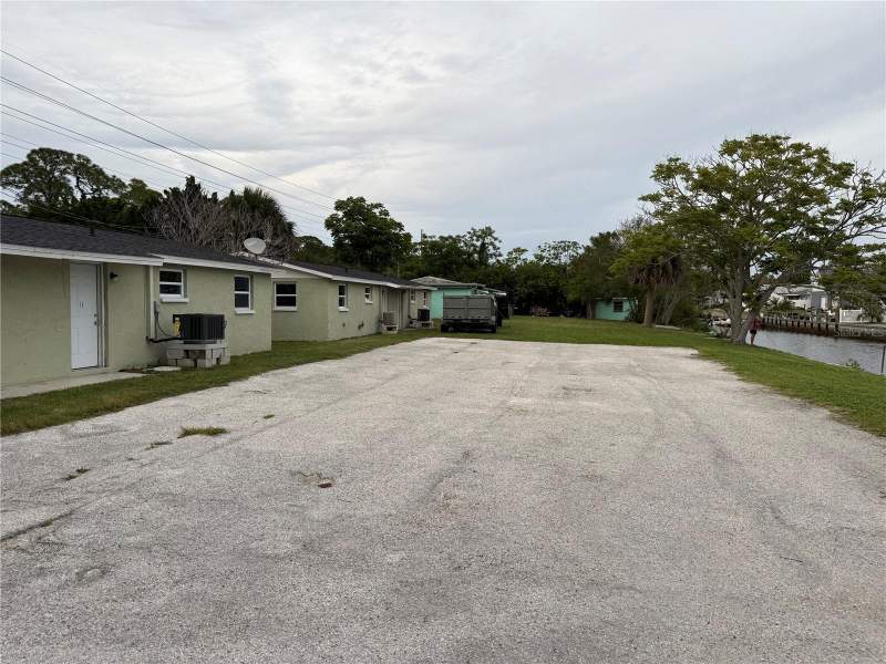 8 bedroom Half Duplex at 7228 New York Avenue, Sunset Estates Rep, Hudson — photo 4