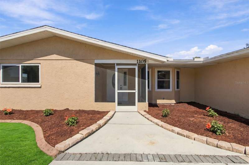 4 bedroom Single Family Residence at 1105 Gulf Coast Boulevard, East Venice, Venice — photo 2