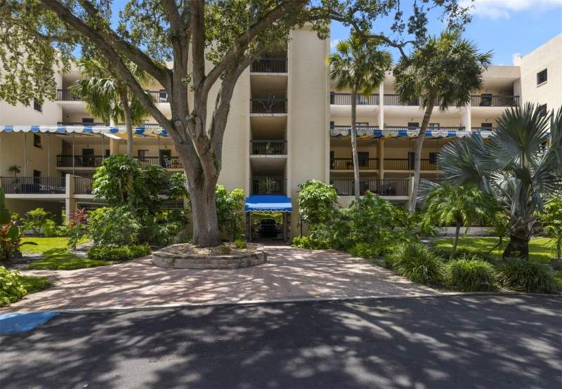 1 bedroom Condominium at 402 Tarpon Point, Tarpon Point Condo, Tarpon Springs — photo 2
