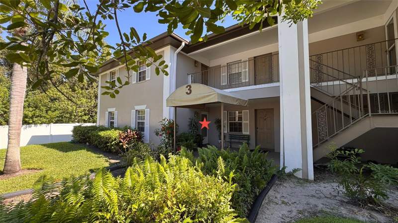 Bay Oaks Condo