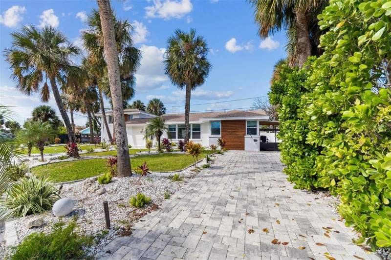 4 bedroom Single Family Residence at 760 Bohenia Circle, Mandalay Sub, Clearwater Beach — photo 3