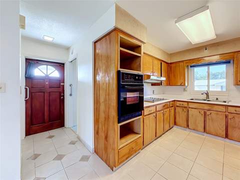 13225 Country Club Drive, Tavares FL - photo 17 of 60