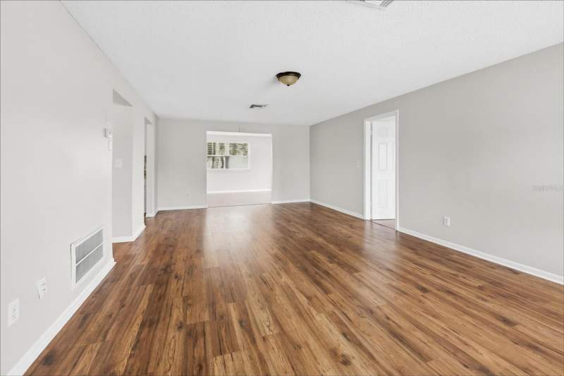 2 bedroom Single Family Residence at 10021 Hayes Street, Spring Hill, Spring Hill — photo 3