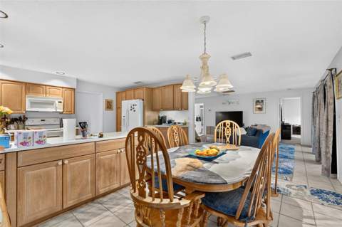 7283 Eleanor Circle, Sarasota FL - photo 8 of 46