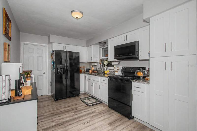 4 bedroom Single Family Residence at 20260 SW 80th Place Road, Rainbow S End Estate, Dunnellon — photo 2