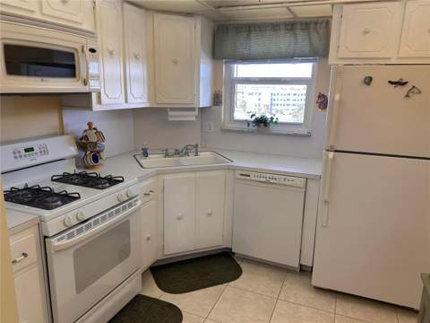 5900 Shore Boulevard #504, Gulfport FL - photo 6 of 32