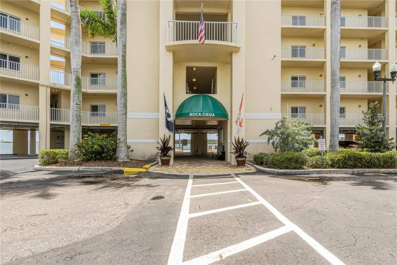 1 bedroom Condo - Hotel at 8800 Bay Pines Boulevard #212, Boca Ciega Resort & Marina Condo, St Petersburg — photo 3