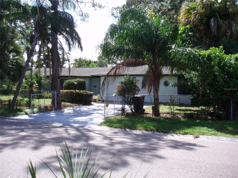 3 bedroom Single Family Residence at 120 SW Monroe Circle, North St Petersburg, St Petersburg — photo 2