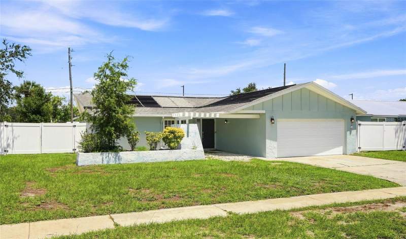 4 bedroom Single Family Residence at 13691 Serena Drive, Del Prado Imperial, Largo — photo 2