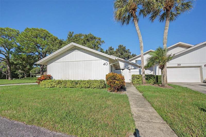 2 bedroom Villa at 492 Lakeview Drive #40, Townhomes Of Westlake, Palm Harbor — photo 2