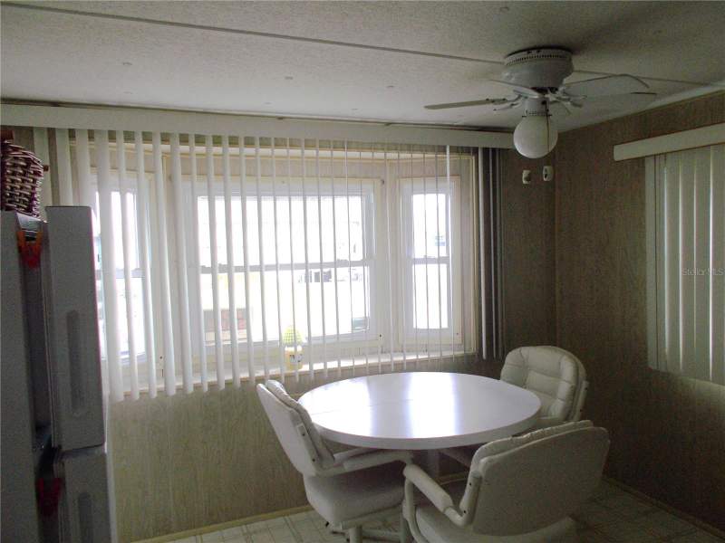 2 bedroom Mobile Home at 6427 Fleetwood Court, Holiday Park, North Port — photo 4