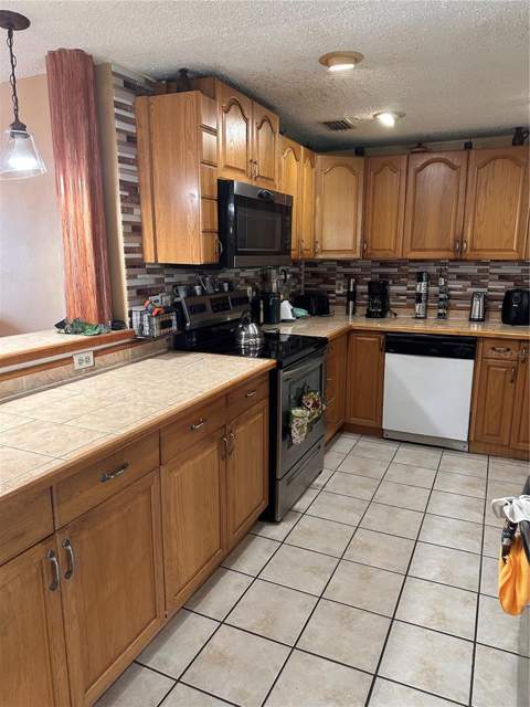 8848 Oak Circle, Tampa FL - photo 13 of 27