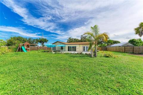 2219 Lockwood Meadows Circle, Sarasota FL - photo 10 of 42
