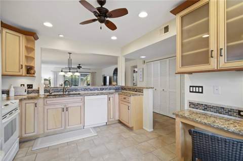 503 Spring Lakes Boulevard #503, Bradenton FL - photo 10 of 26