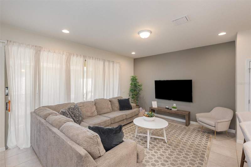 5 bedroom Townhouse at 9025 Rhodes Street, Windsor At Westside Ph 1, Kissimmee — photo 4