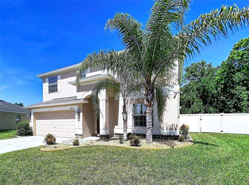 4 bedroom Single Family Residence at 18607 Briar Oaks Drive, Briar Oaks Village 2, Hudson — photo 5