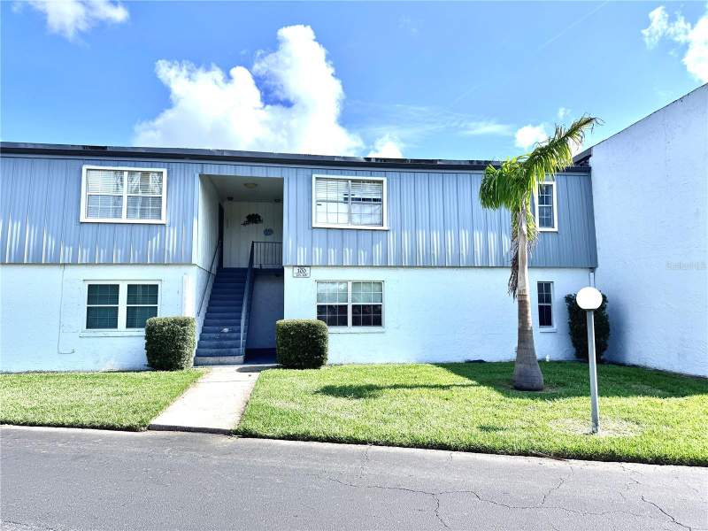 1000 S SEMORAN BOULEVARD #305 home for sale in Golfside Villas Condo