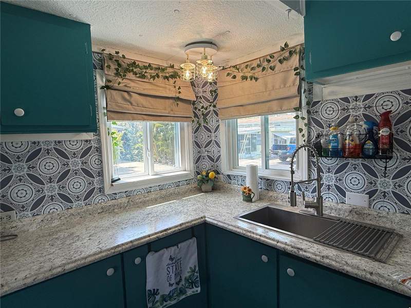 2 bedroom Mobile Home at 7703 Audry Lane, Terra Siesta Mobile Home Park Co-Op, Ellenton — photo 5