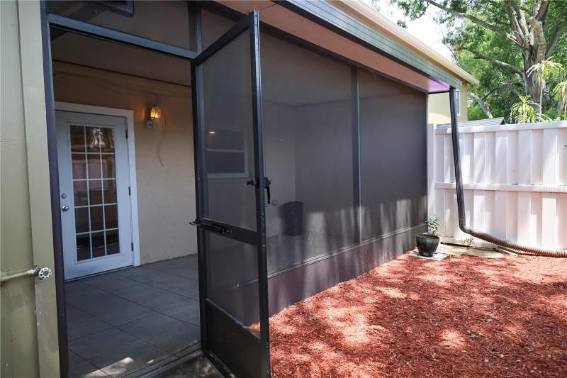 3 bedroom Townhouse at 7107 Hernando Court, Morganwoods Garden Hms Ph 2, Tampa — photo 3