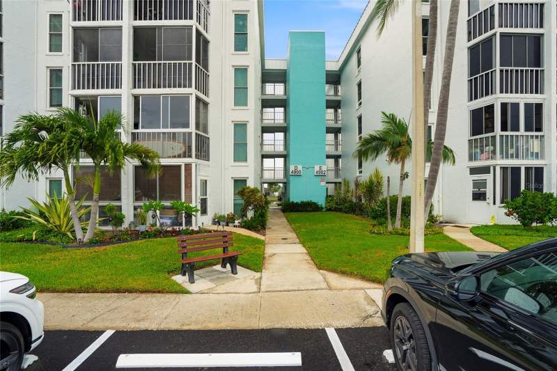 3 bedroom Condominium at 4900 38th Way #404, Moorings Of Maximo Condo, St Petersburg — photo 3