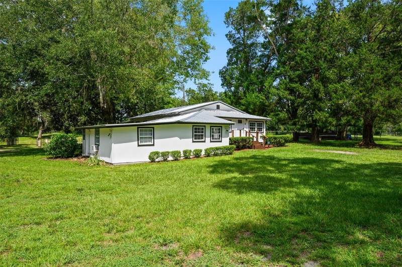 3 bedroom Single Family Residence at 6218 SW 202nd Street, Newberry, Newberry — photo 2