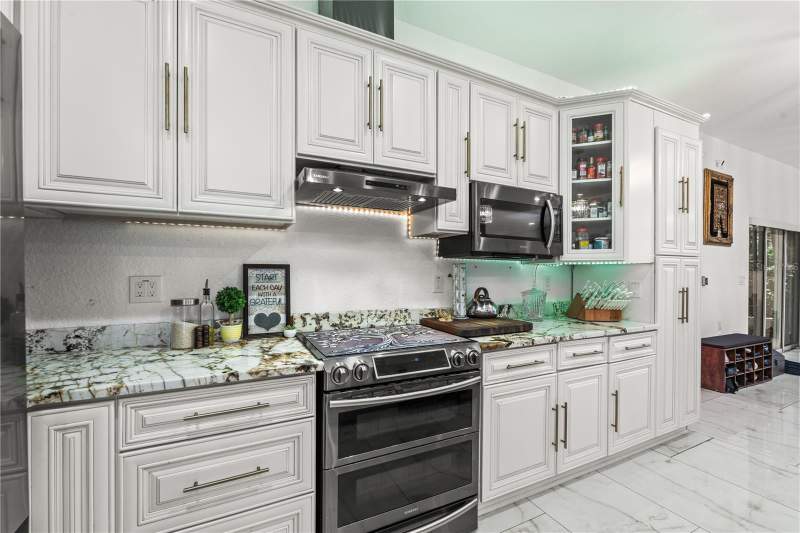 7 bedroom Single Family Residence at 2520 Gomaz Way, Lakewood Estates Sec D, St Petersburg — photo 4