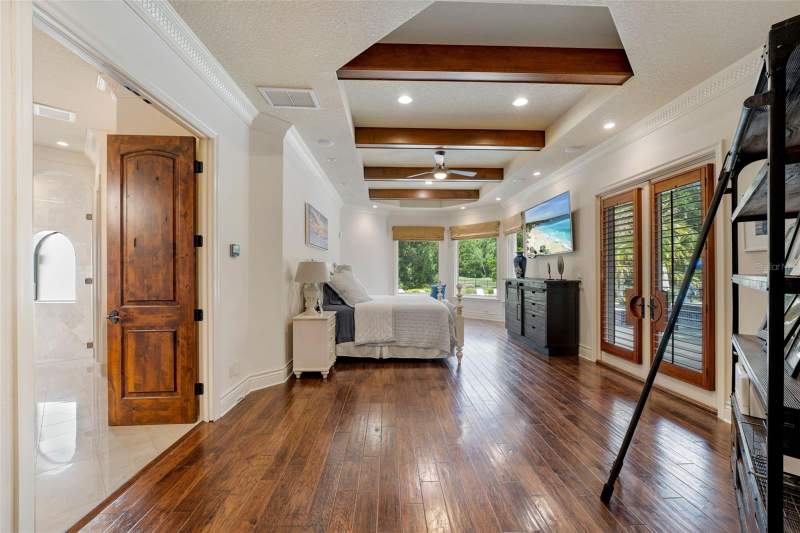 5 bedroom Single Family Residence at 6004 Windham Place, Tampa Palms 4A Unit 1 1st Add, Tampa — photo 4