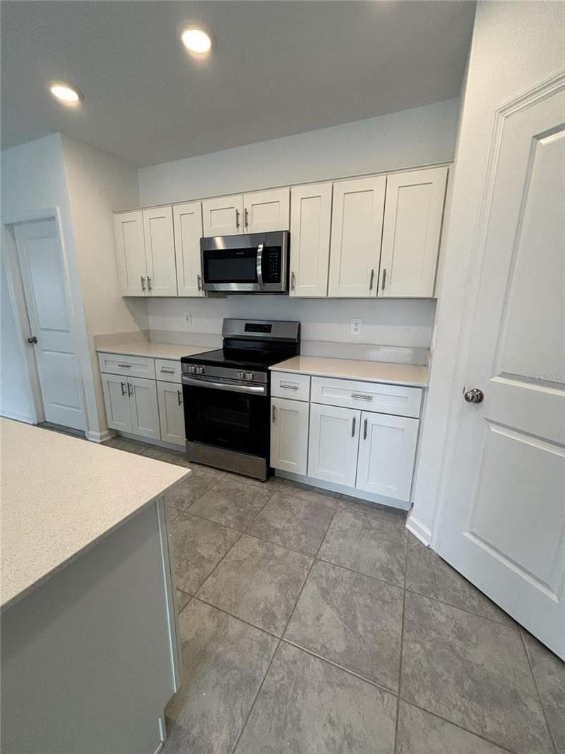 4 bedroom Single Family Residence at 1338 Deepwater Circle, Ranches/Lk McLeod II, Eagle Lake — photo 4